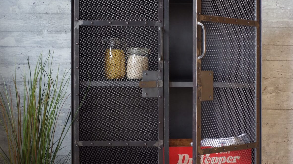 How to Choose the Right Industrial Cabinet for Your Needs